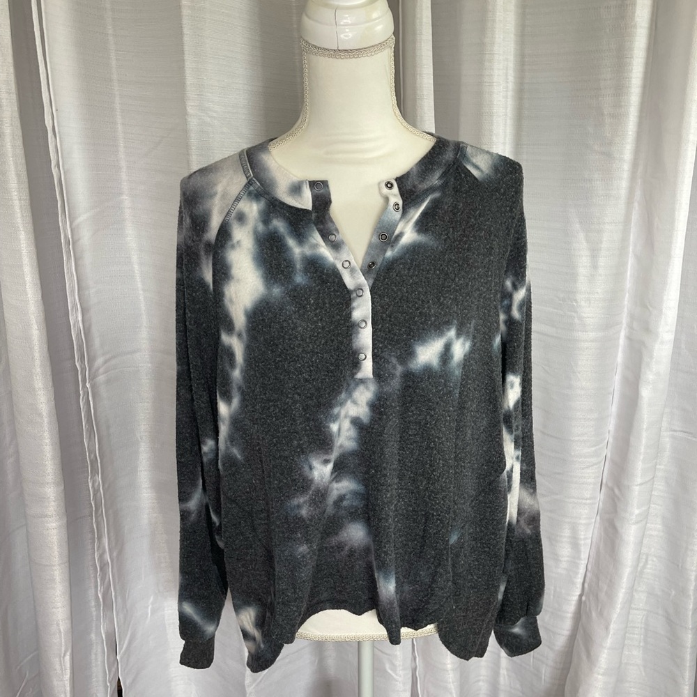 Urban Outfitters Oversized Tie Dye Sweater 💙🤍